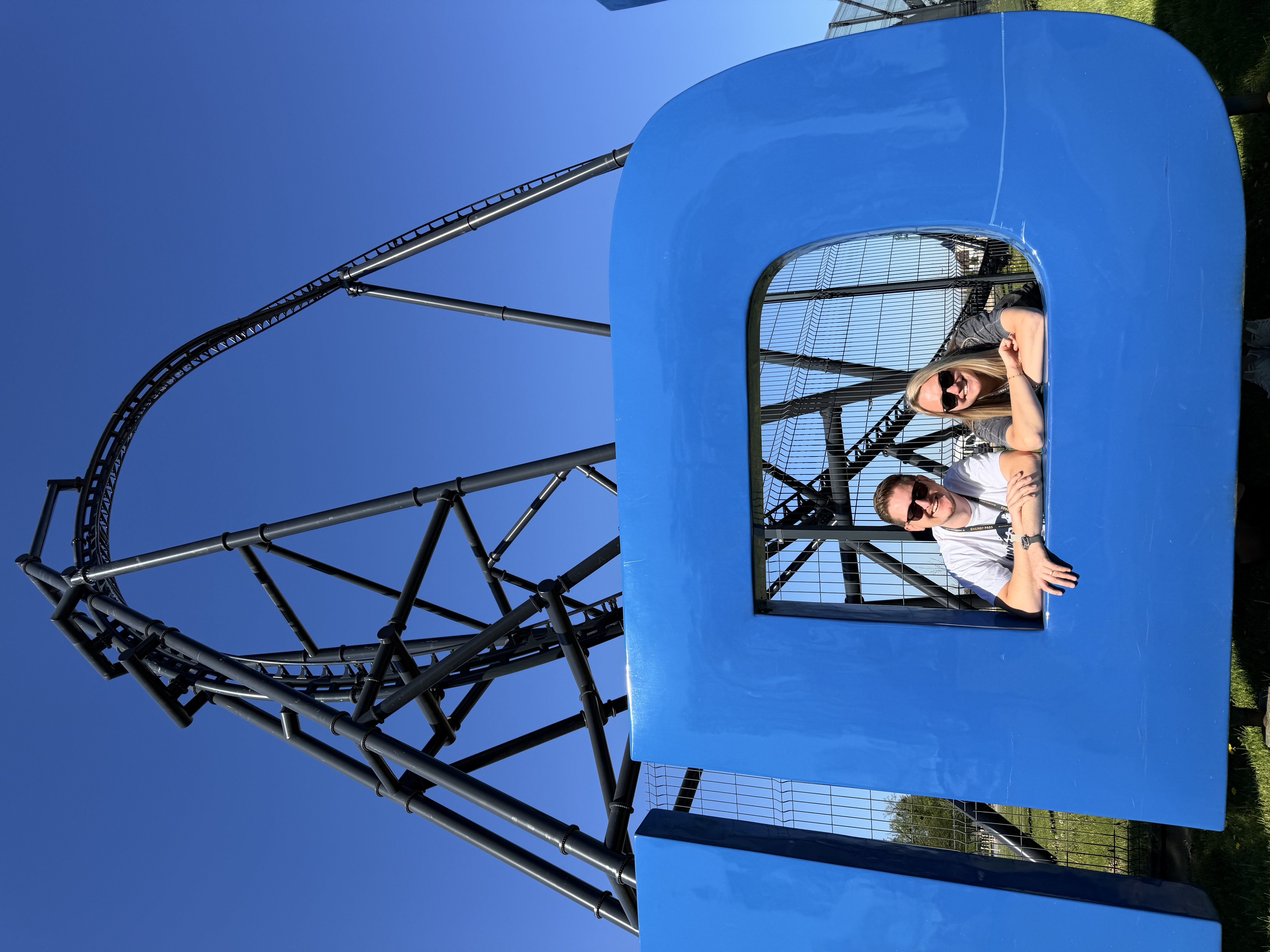 Cindy und Flo vor Energylandia freiezitpark
